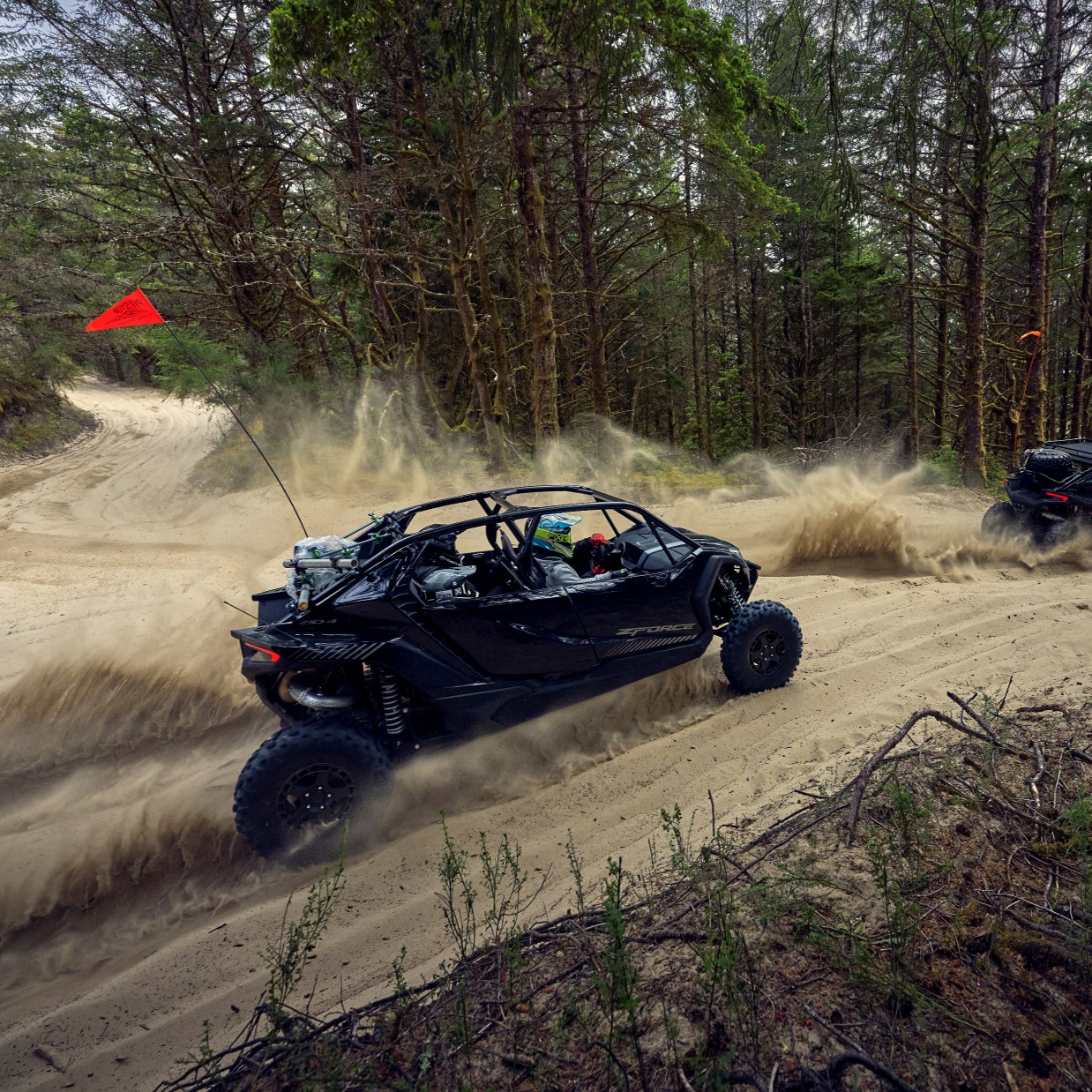 Diseño imponente, potencia tricilíndrica y confort premium